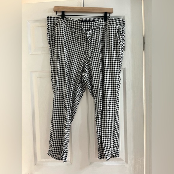 torrid Pants - Torrid Plaid pants🤍 Size 2 🖤 EUC